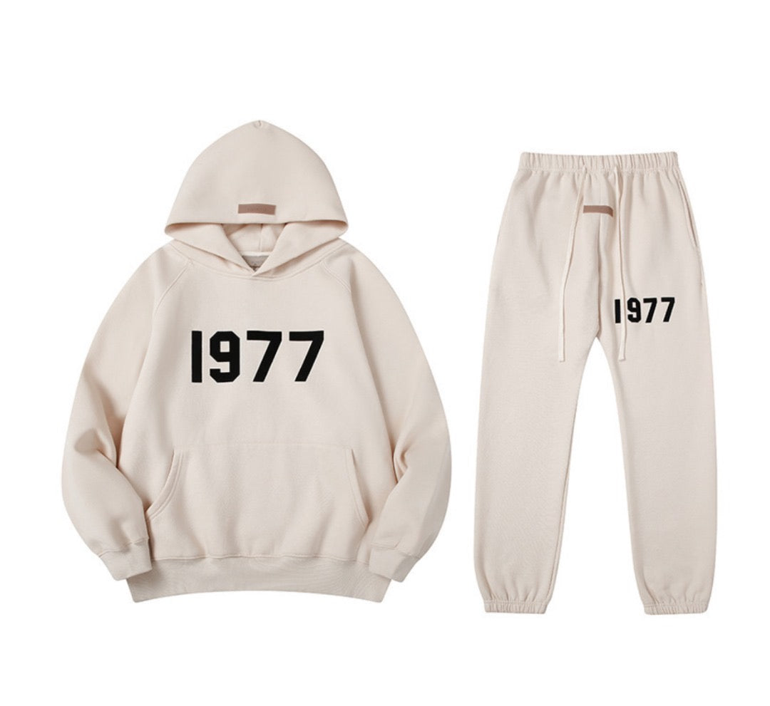 ESSENTIALS 1977 HOODIE + FREE TRACKPANTS(TODAY ONLY)