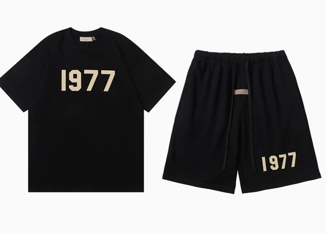 ESSENTIALS 1977 Summer Set