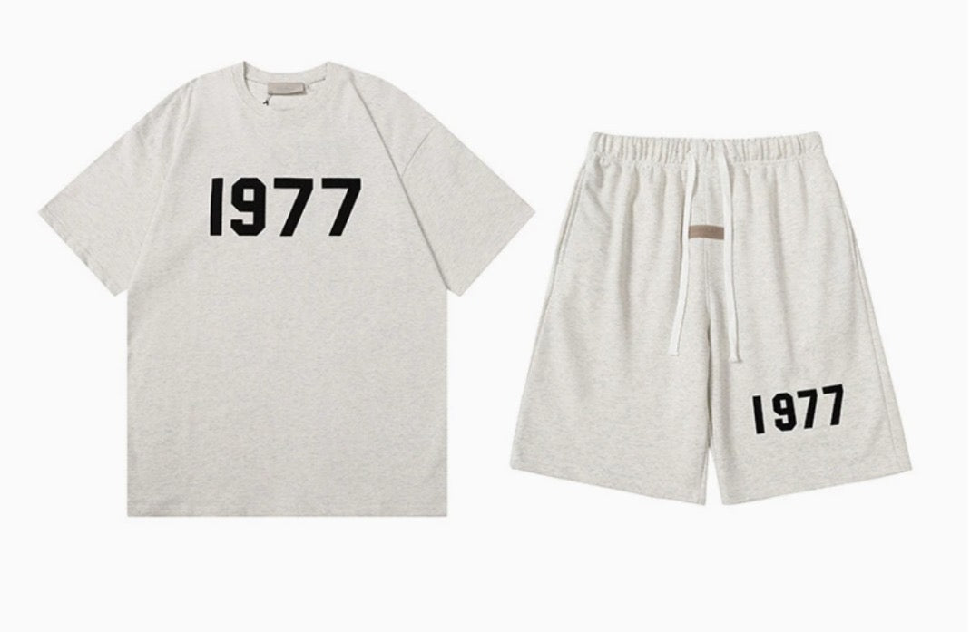 ESSENTIALS 1977 Summer Set